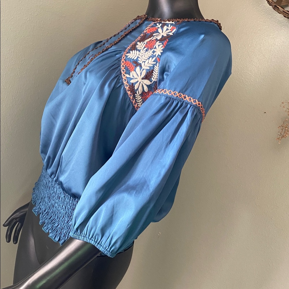 Hazel Blue Floral Embroidered Rodeo Festive Blouse NWoTs - Picture 6 of 13